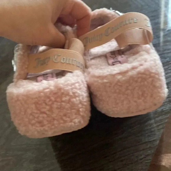 Juicy Couture Pink Blush Plush Faux fur Slide Sandals - Picture 7 of 8